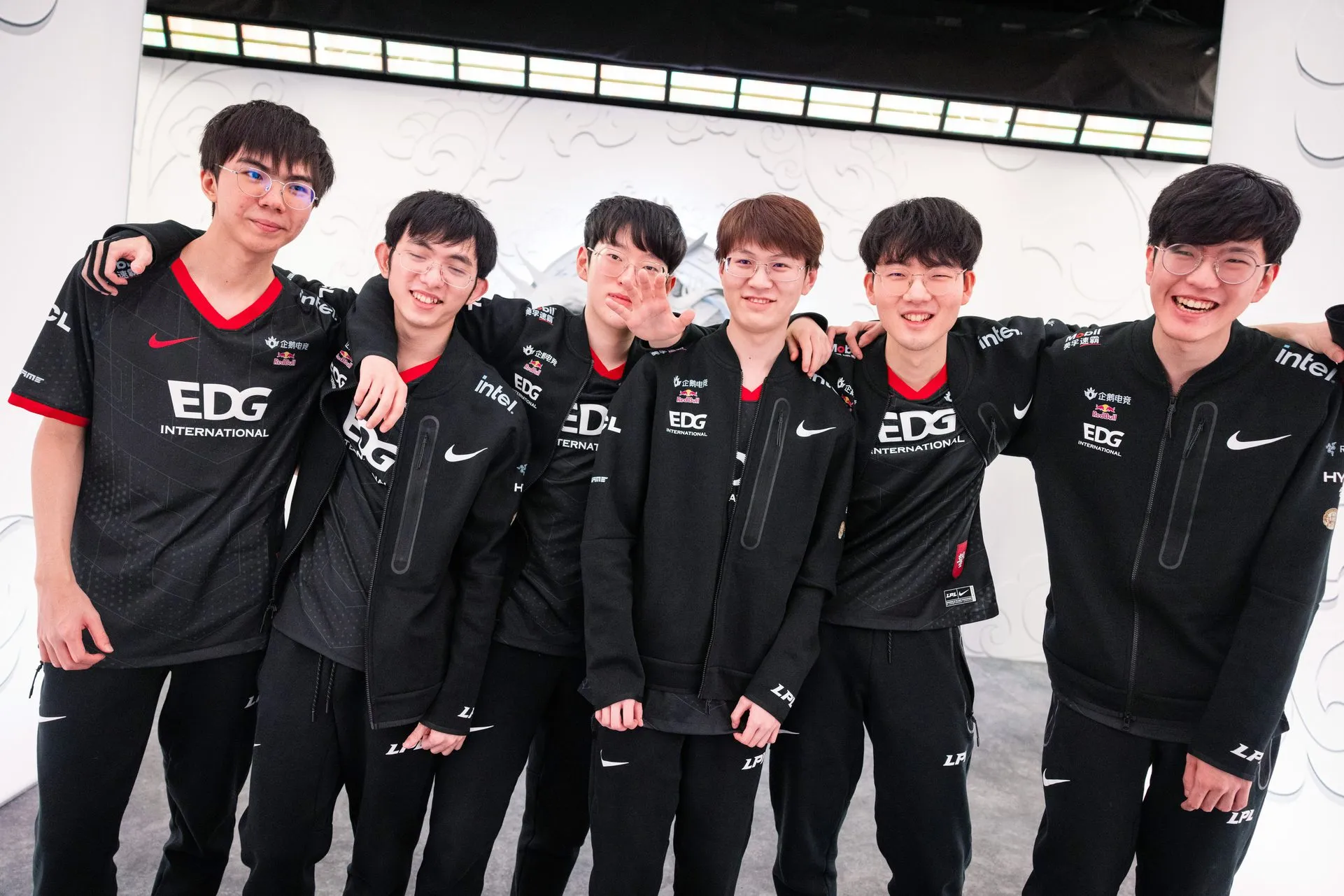 EDG backstage at Worlds 2021